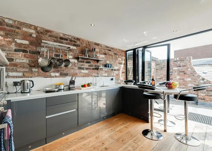 Base Serviced Apartments - Sir Thomas Street