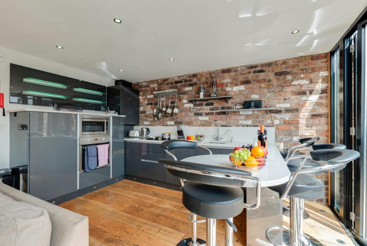 Base Serviced - Sir Thomas Street *