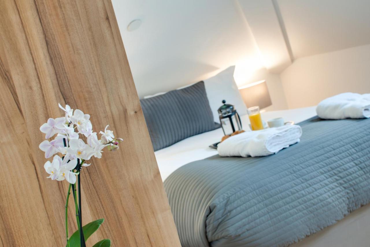 Base Serviced - Sir Thomas Street Apartment *